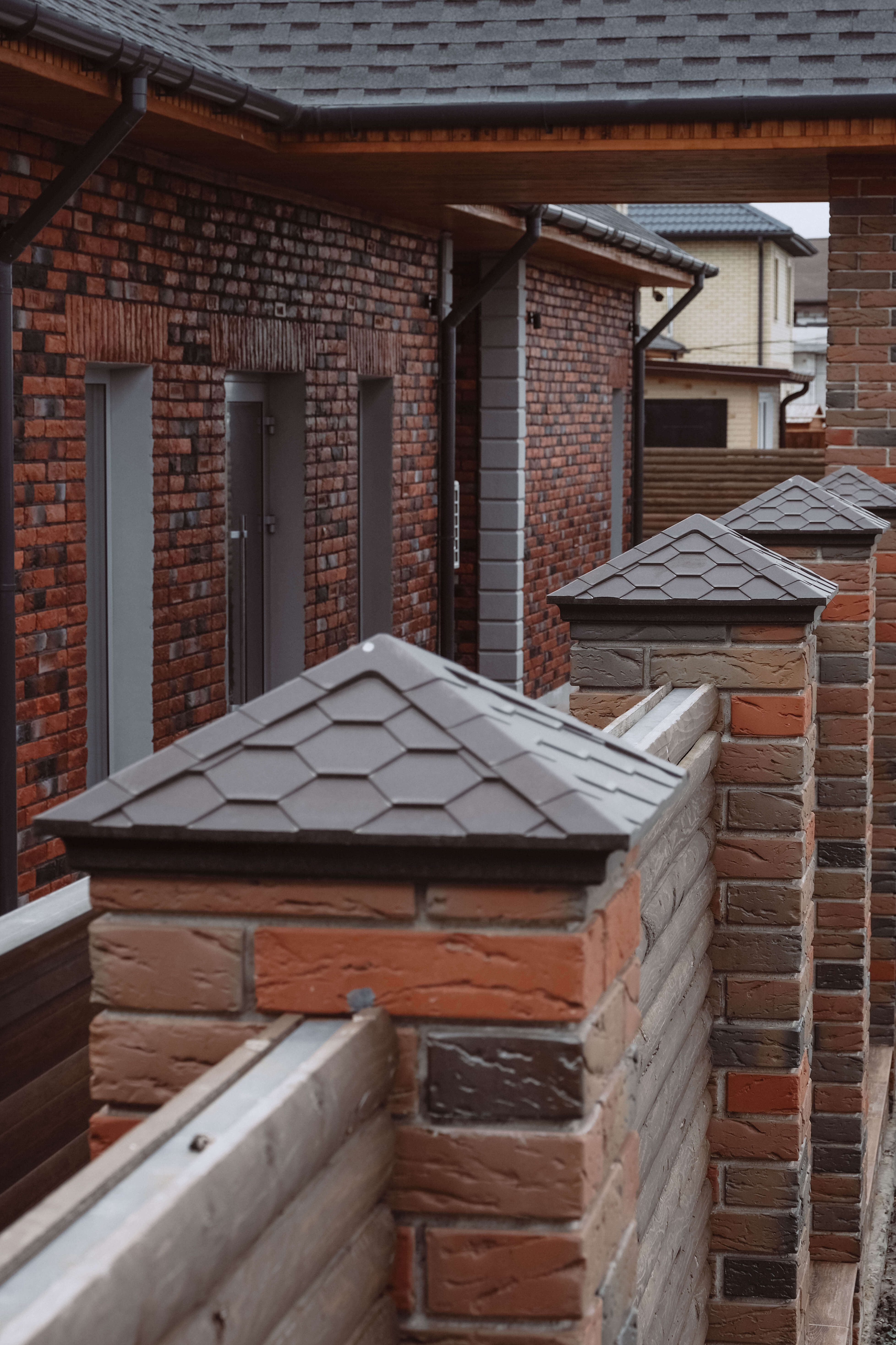 Колпак Zking Эверест Коричневый на столб 1.5х1.5 кирпича (390х390мм) в Барнауле фото